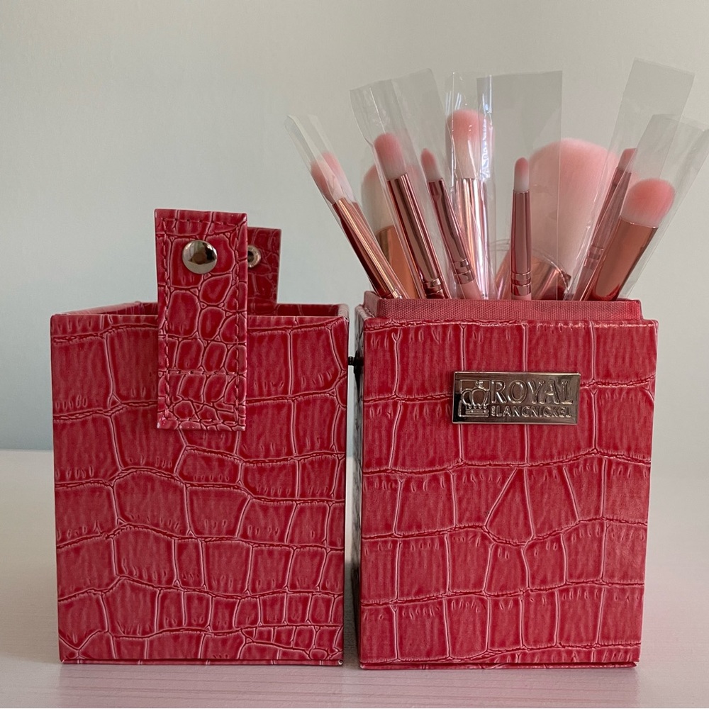 NWOT Royal and Langmickel 11 piece make up brush set and travel/storage …
